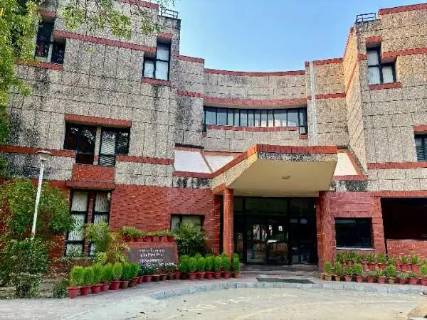 IIT Kanpur Campus Photo 1